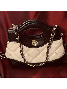 ELEGANT BLACK AND WHITE QUILTED MINI BAG